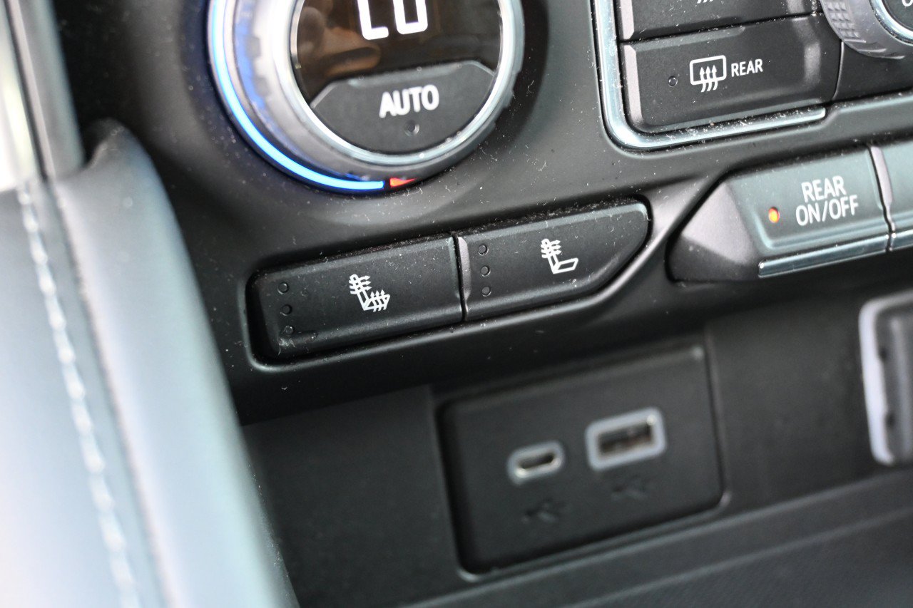 Used 2022 Chevrolet Tahoe LT w/ Luxury Package RWD image 15