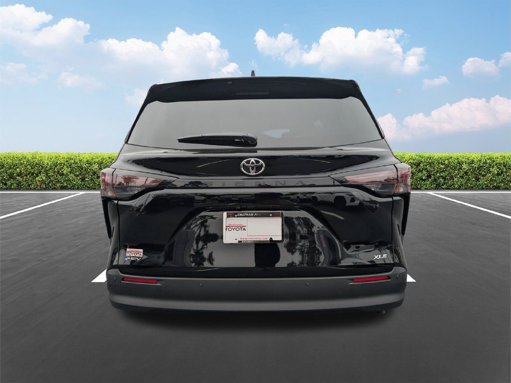 New 2026 Toyota Sienna XLE FWD image 5