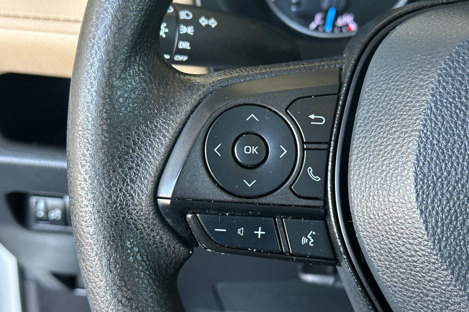 Certified 2022 Toyota RAV4 LE AWD/4WD image 27