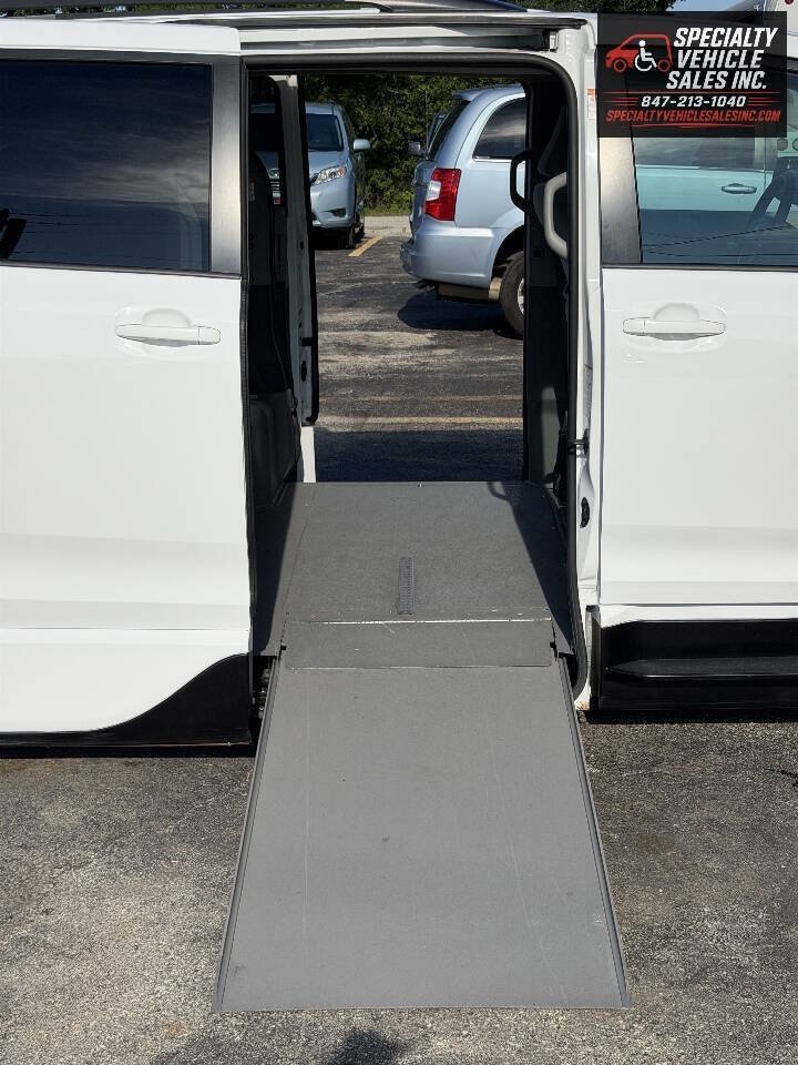 Used 2016 Toyota Sienna LE FWD image 12