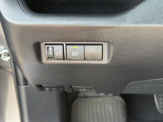 Used 2021 Toyota RAV4 LE FWD image 13