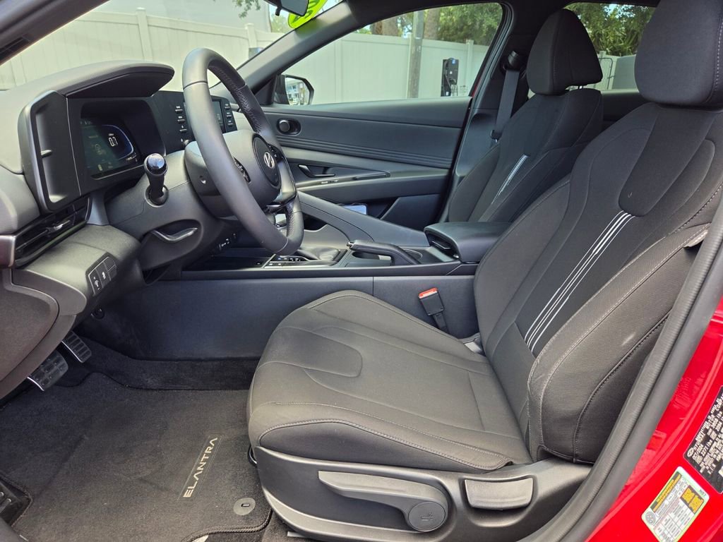 Used 2025 Hyundai Elantra Sport FWD image 10