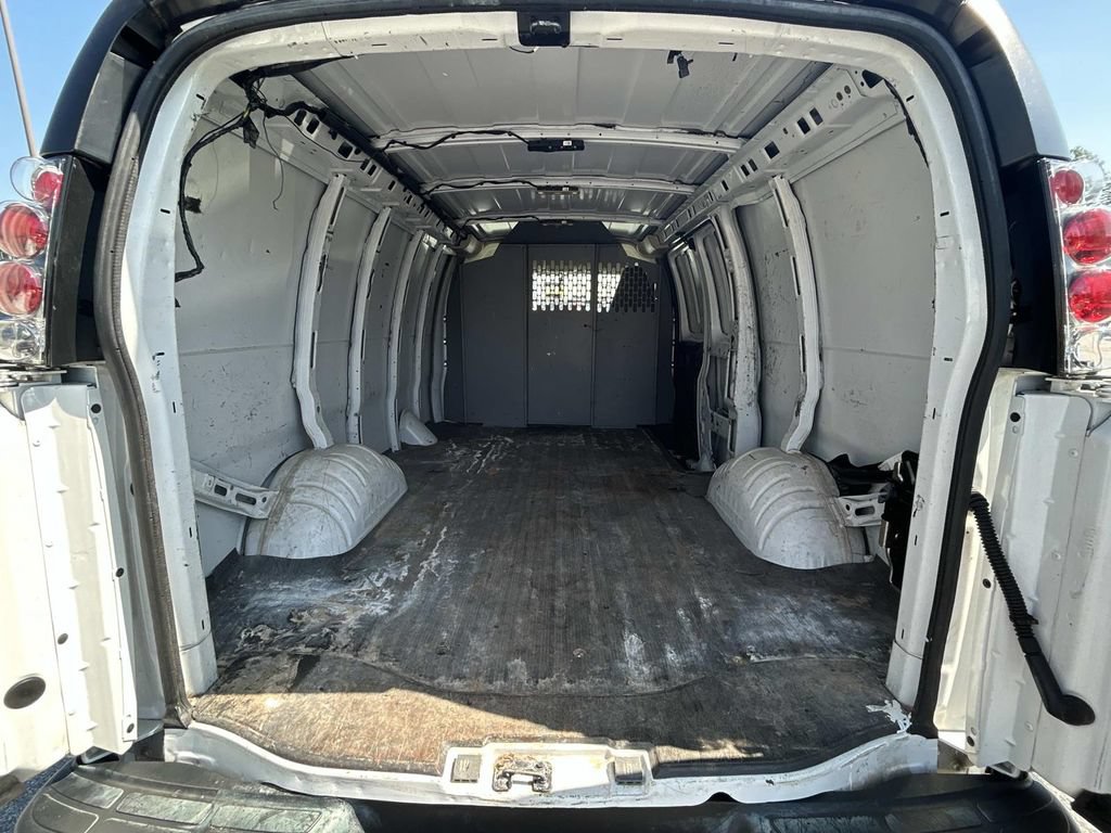 Used 2019 Chevrolet Express 2500 w/ Driver Convenience Package RWD image 11