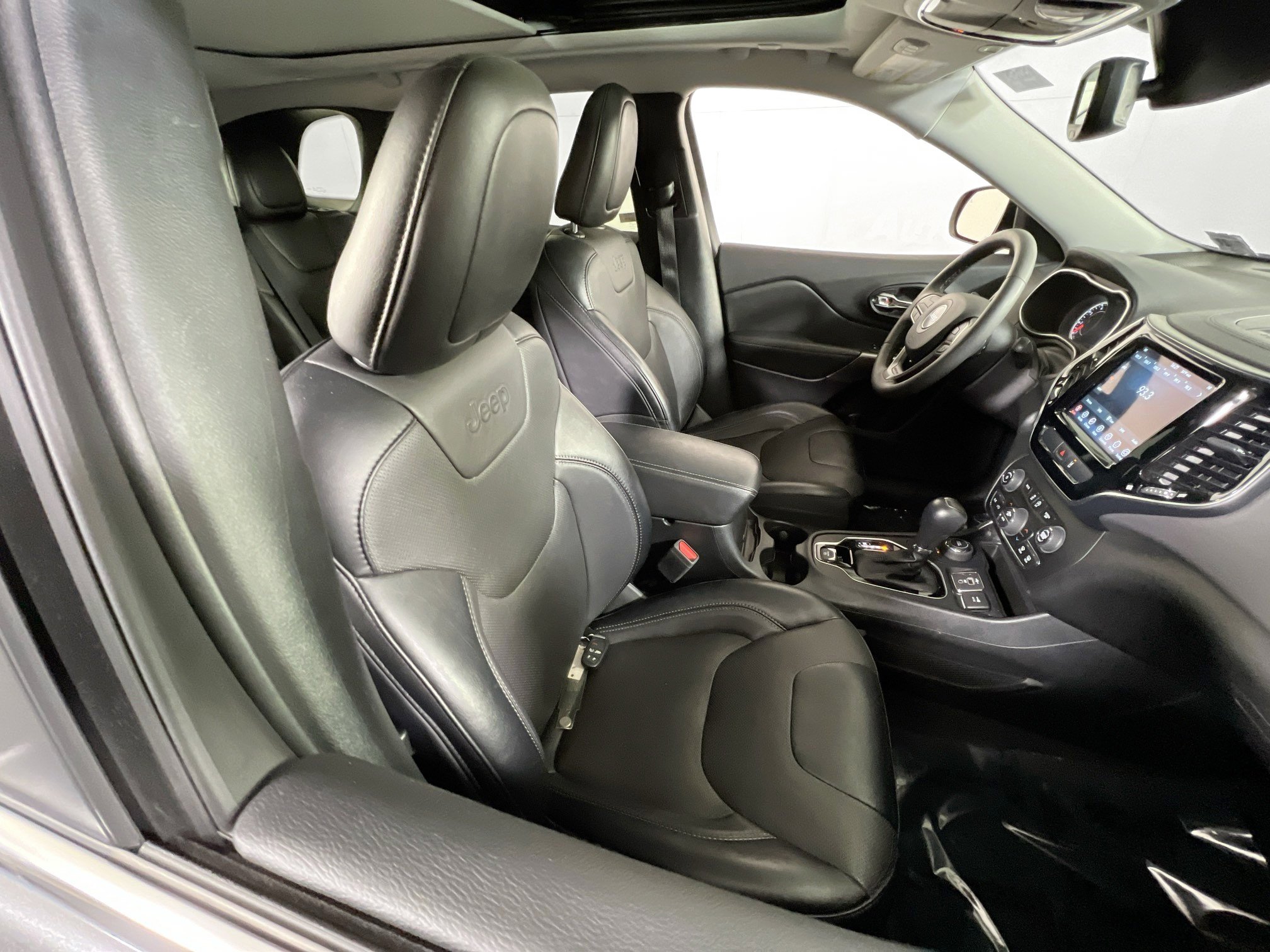 Used 2022 Jeep Cherokee Limited image 27