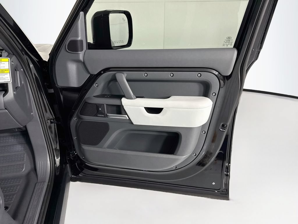 New 2026 Land Rover Defender 110 X-Dynamic SE AWD/4WD image 27
