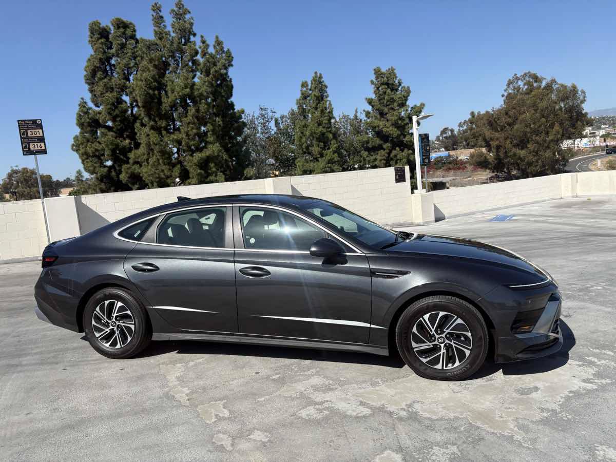 Used 2026 Hyundai Sonata Blue FWD image 38