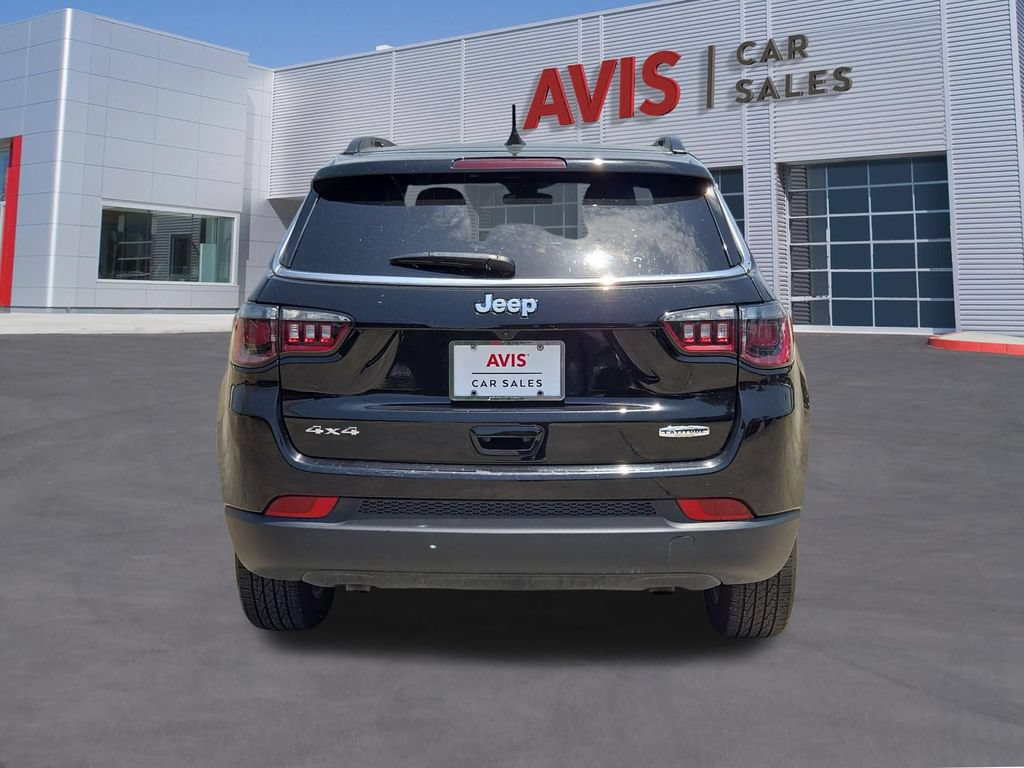 Used 2025 Jeep Compass Latitude w/ Sun & Sound Group AWD/4WD image 7