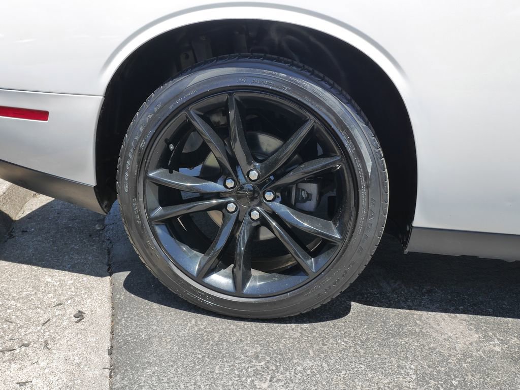 Used 2016 Dodge Challenger R/T Plus RWD image 9