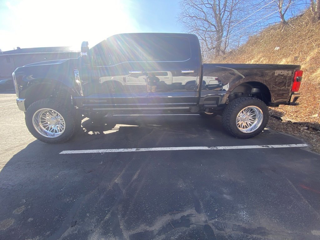 Used 2024 Ford F350 Lariat w/ Chrome Package image 2