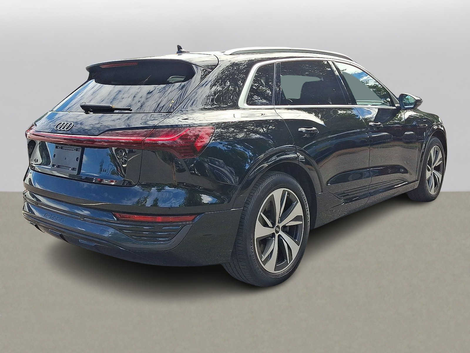 Used 2024 Audi Q8 e-tron Premium Plus w/ Premium Plus Package AWD/4WD image 31