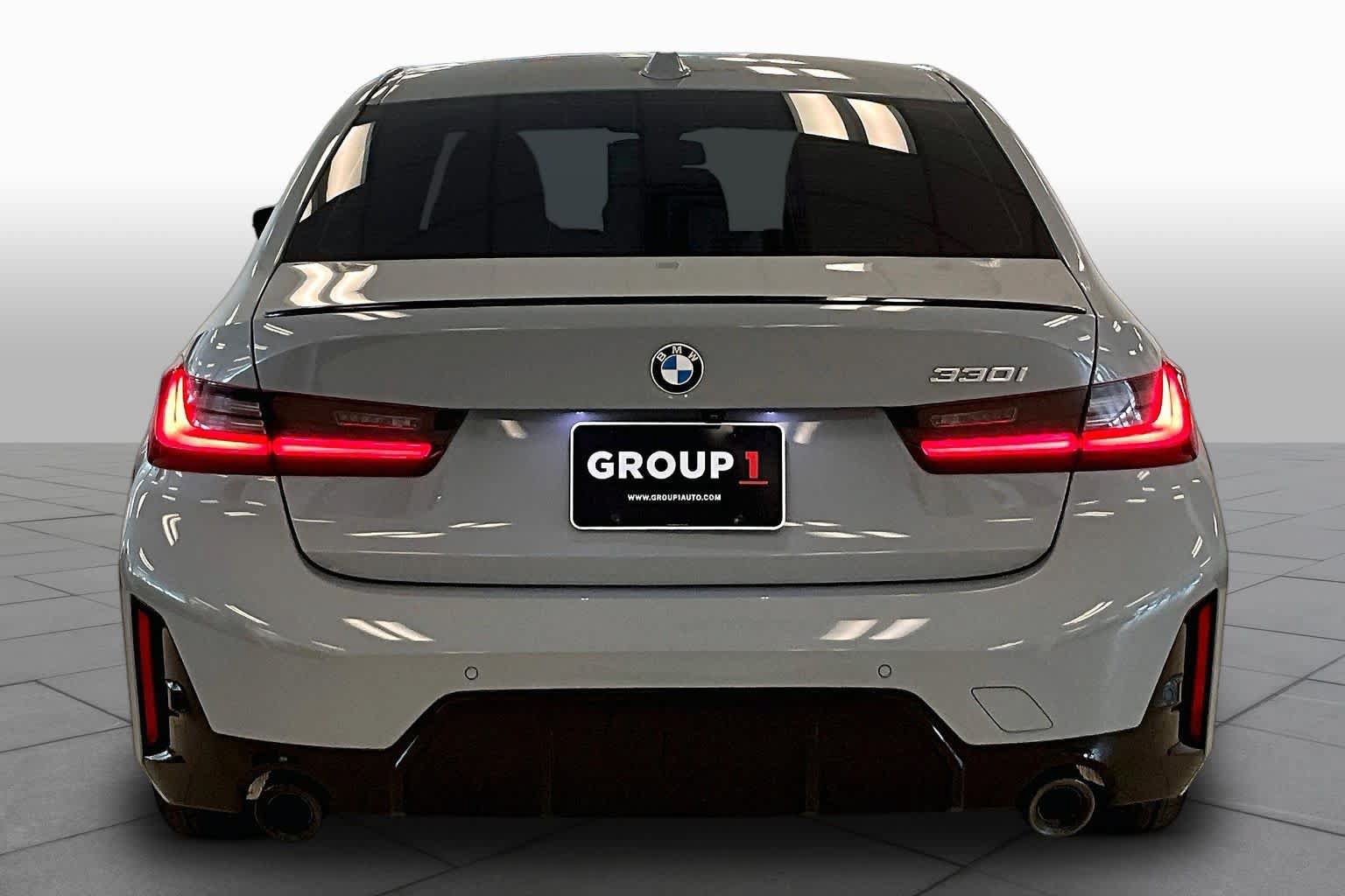 Used 2025 BMW 330i Sedan w/ M Sport Package RWD image 4