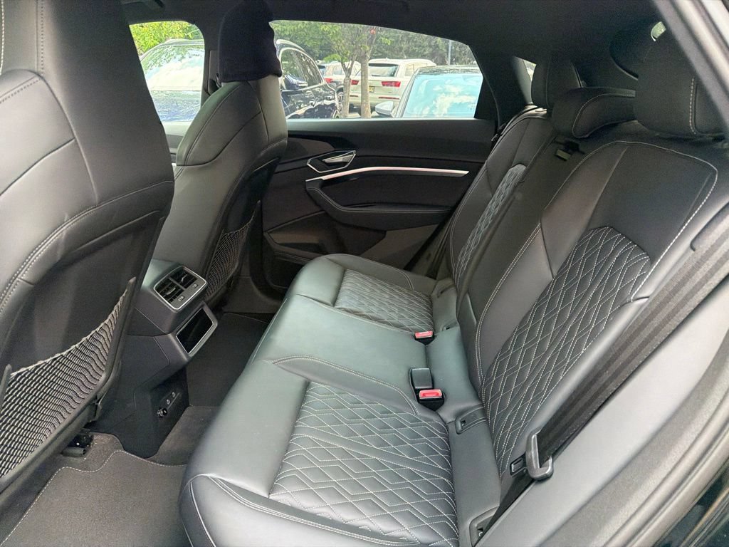 Used 2024 Audi SQ8 e-tron Premium Plus w/ Black Optic Package AWD/4WD image 6