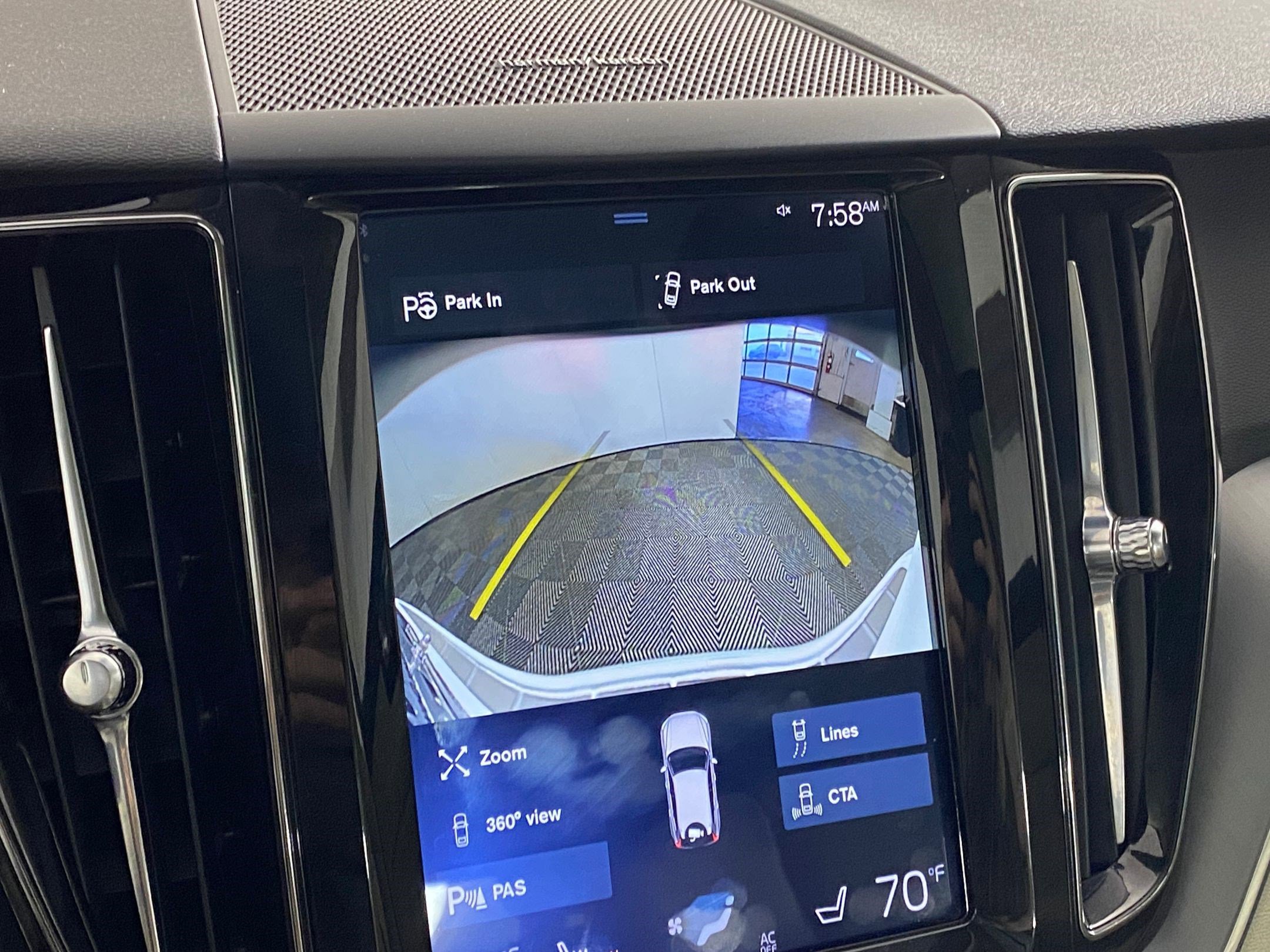 Used 2019 Volvo XC60 T8 Momentum w/ Advanced Package image 26