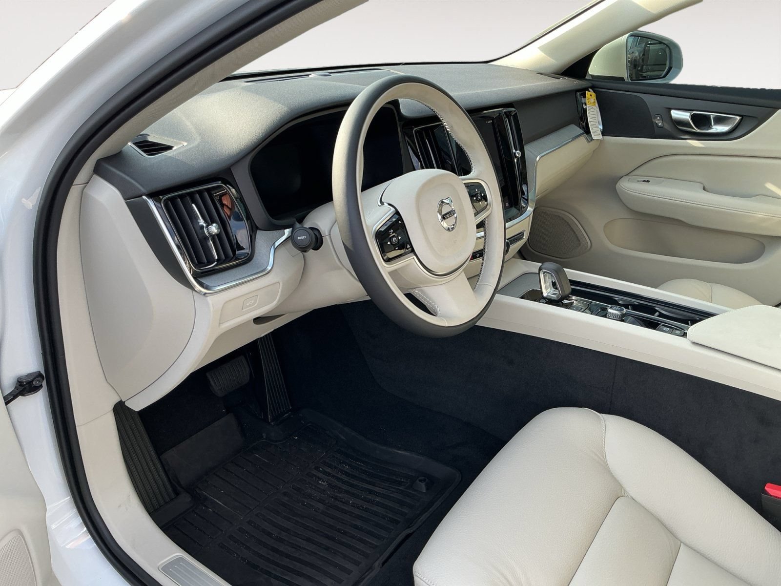New 2026 Volvo V60 B5 Cross Country Plus w/ Protection Package Premier AWD/4WD image 10