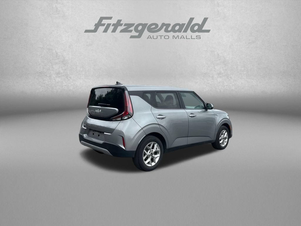 Used 2024 Kia Soul LX w/ Option Group 015 FWD image 7