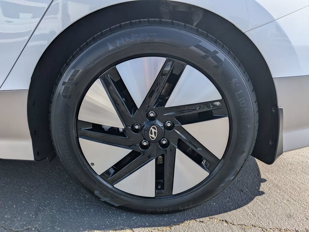 Used 2024 Hyundai Ioniq 6 SE RWD image 11