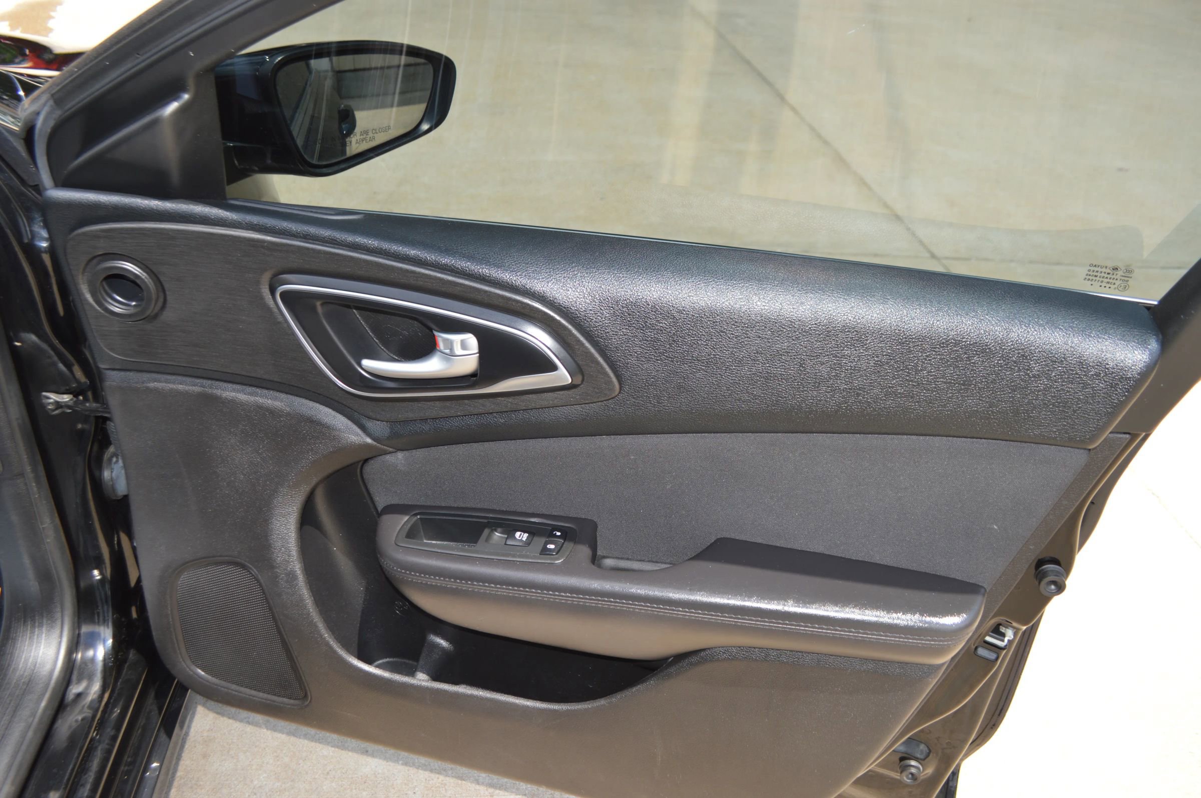 Used 2016 Chrysler 200 Limited FWD image 21