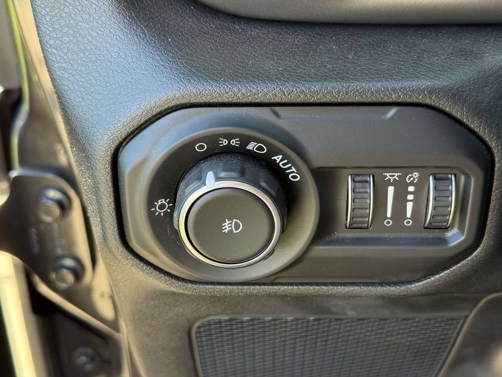 Used 2021 Jeep Wrangler Sport AWD/4WD image 27
