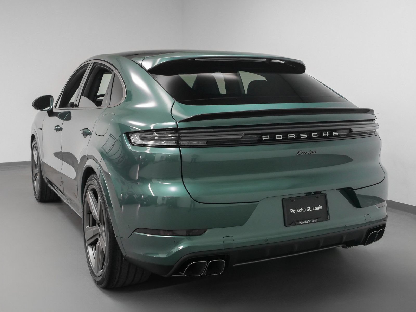 Used 2025 Porsche Cayenne Turbo AWD/4WD image 3