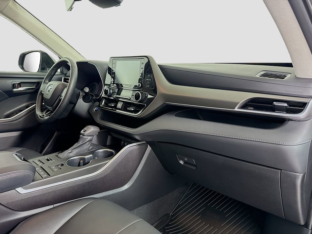 Used 2021 Toyota Highlander XLE image 28