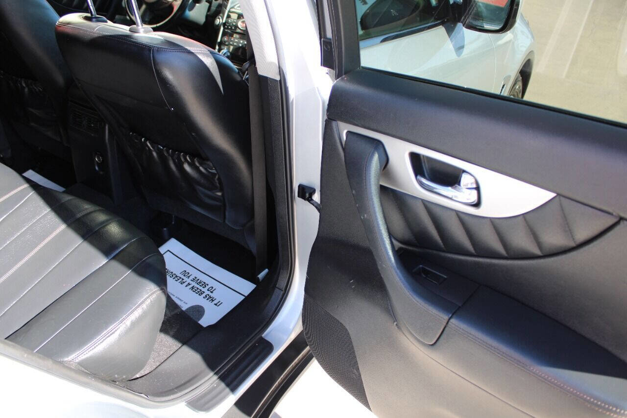 Used 2017 INFINITI QX70 2WD image 17