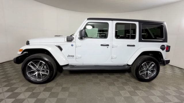 Used 2024 Jeep Wrangler Unlimited w/ Convenience Group AWD/4WD image 10