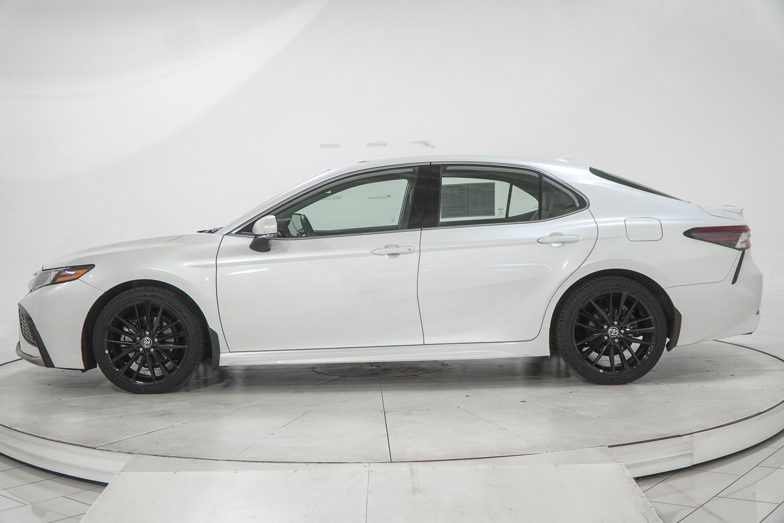 Used 2022 Toyota Camry XSE w/ Cold Weather Package FWD image 6