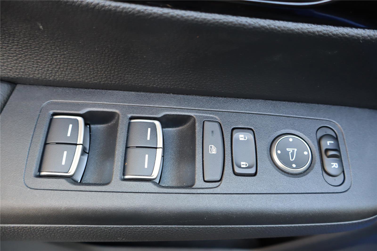Used 2023 Honda CR-V Sport Touring image 14
