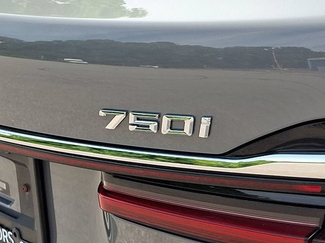 Used 2022 BMW 750i xDrive AWD/4WD image 39