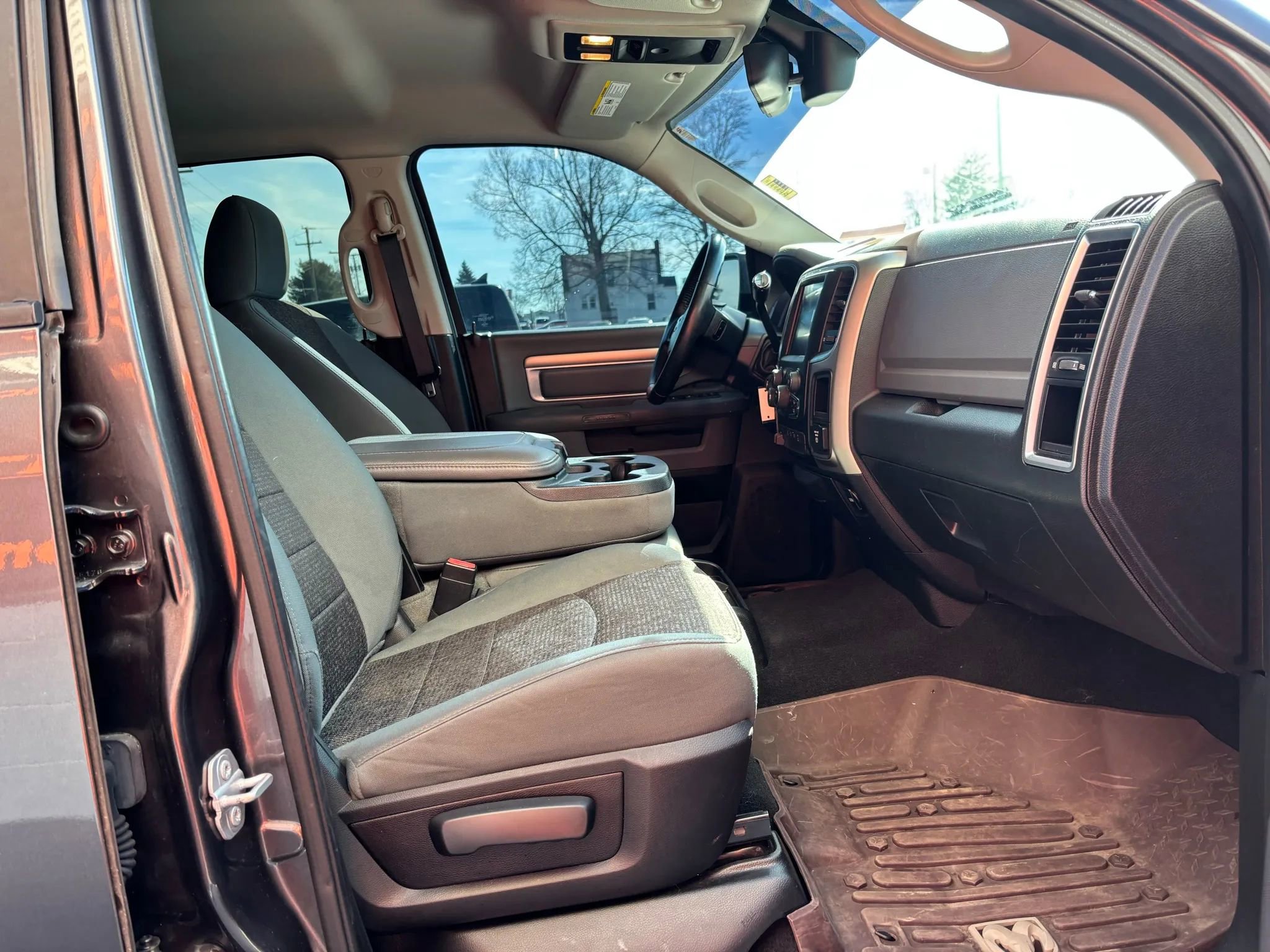 Used 2016 RAM 2500 SLT w/ Luxury Group image 16