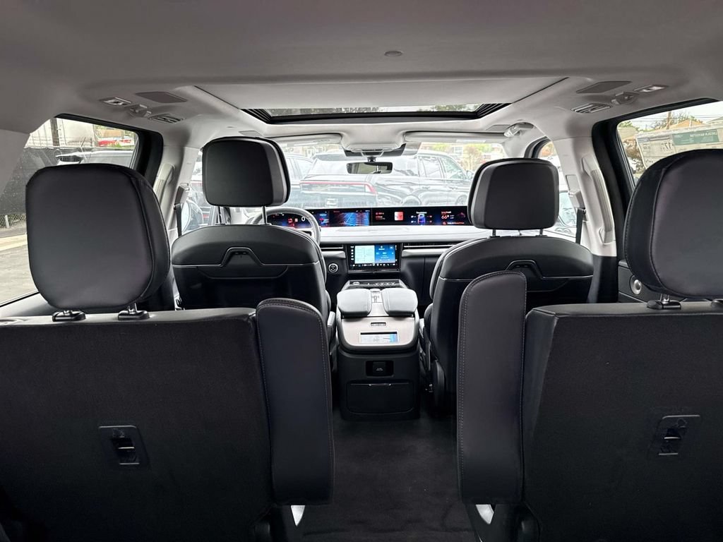 New 2025 Lincoln Navigator Reserve AWD/4WD image 7