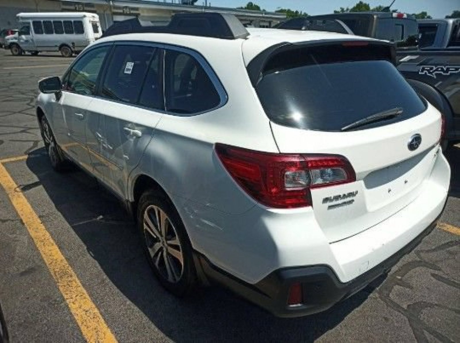 Used 2018 Subaru Outback 2.5i Limited AWD/4WD image 4