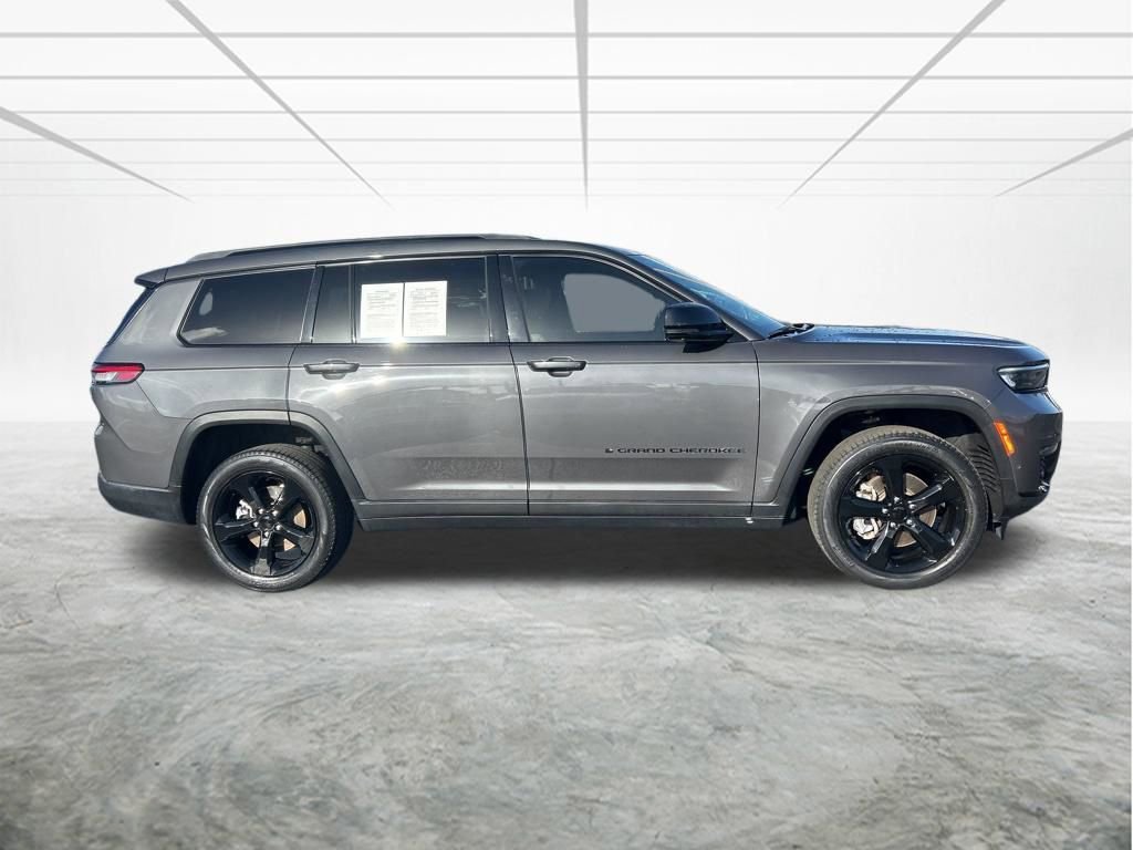 Certified 2023 Jeep Grand Cherokee L Limited w/ Luxury Tech Group II image 3