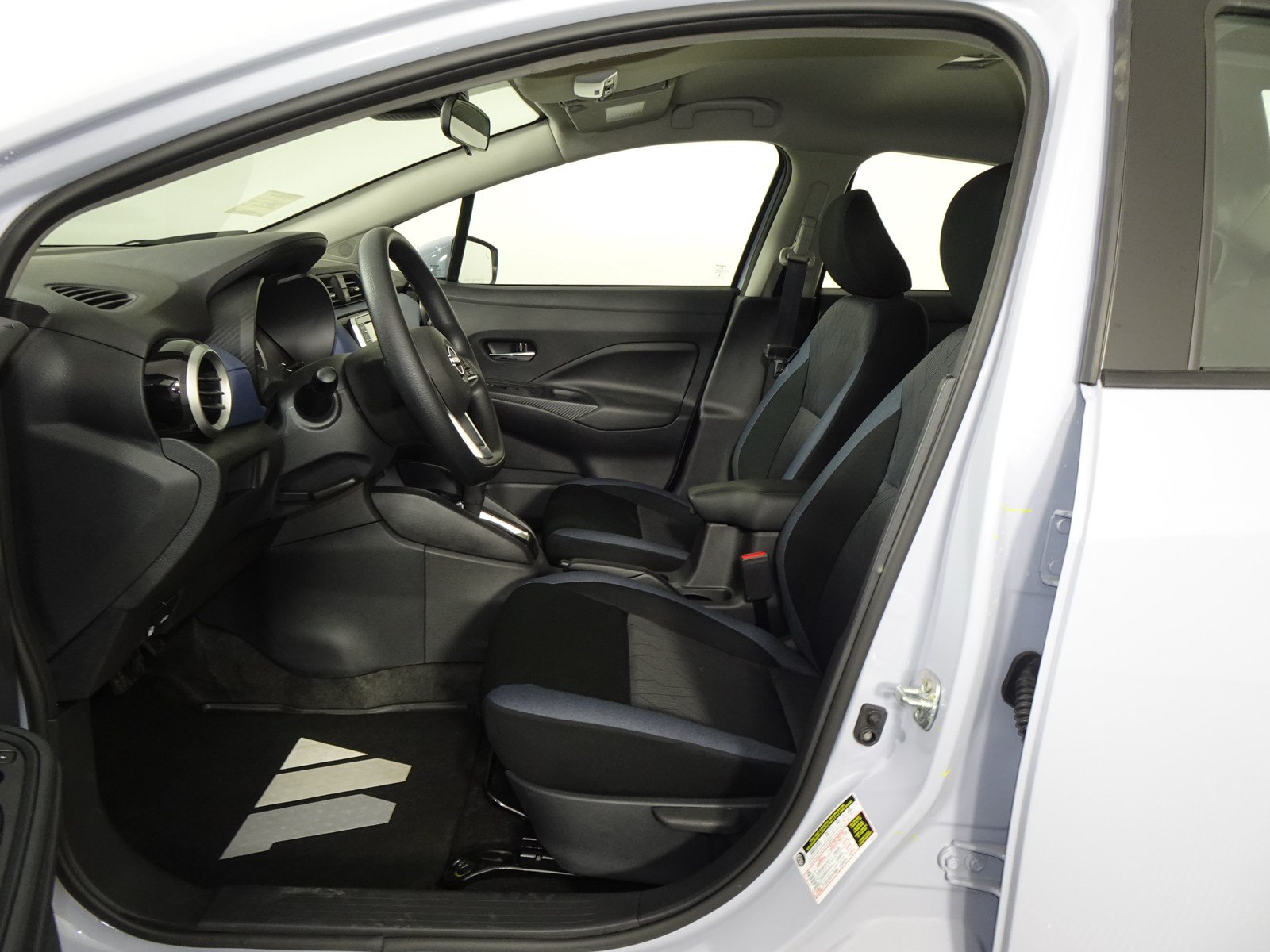 New 2025 Nissan Versa SV w/ Trunk Package FWD image 4