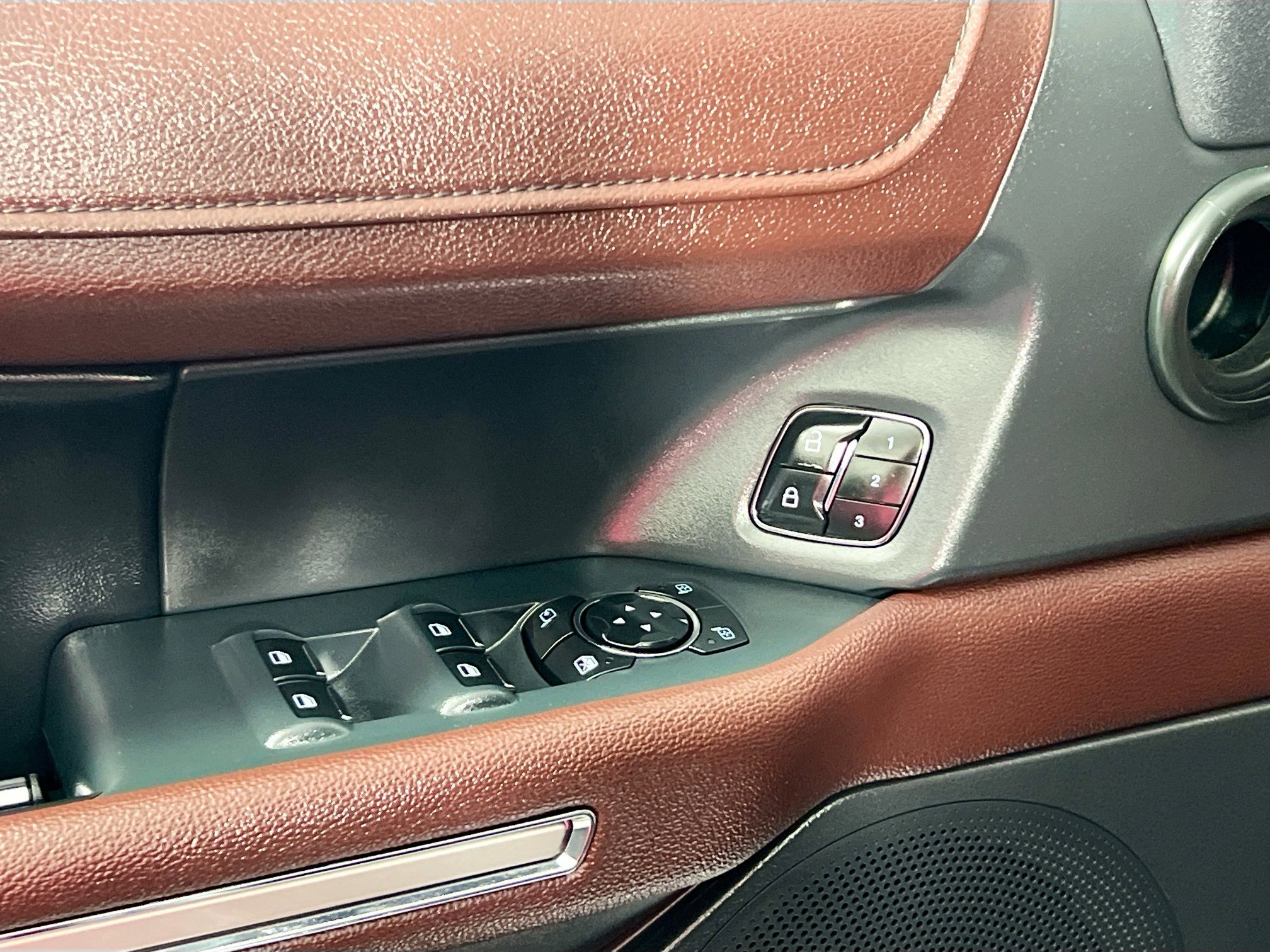 Used 2024 Ford Expedition Limited image 16