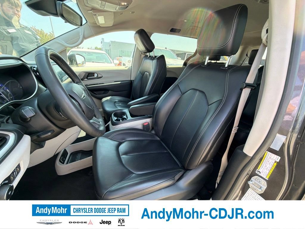Used 2023 Chrysler Pacifica Touring-L FWD image 8