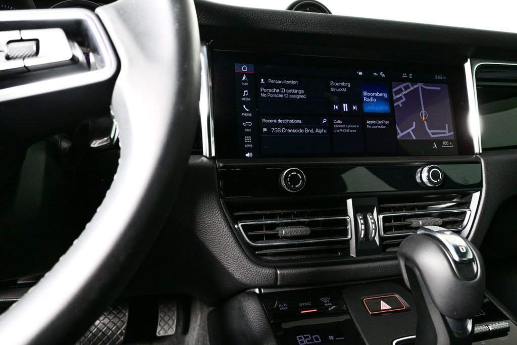 Certified 2025 Porsche Macan image 13
