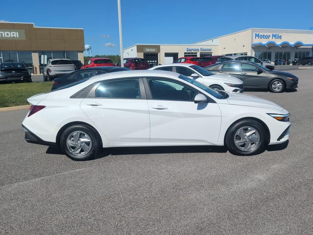 New 2026 Hyundai Elantra SE FWD image 16