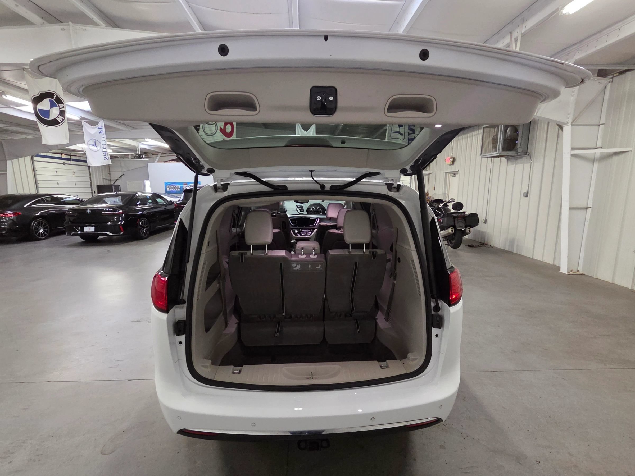 Used 2018 Chrysler Pacifica Touring-L Plus FWD image 42