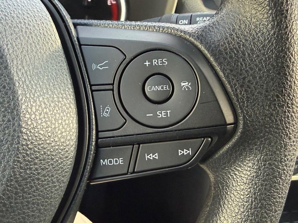 Used 2025 Toyota RAV4 XLE image 18