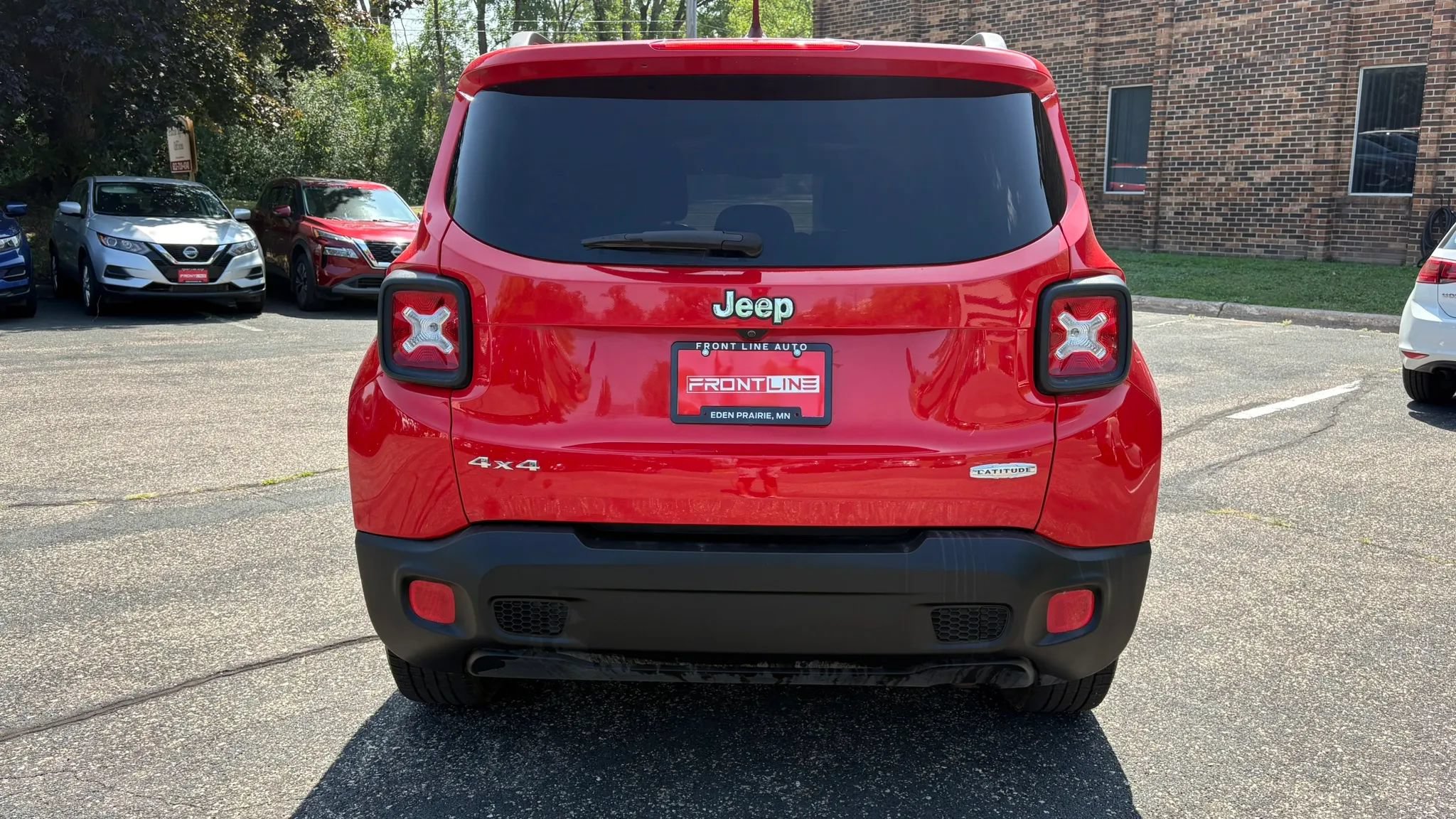Used 2017 Jeep Renegade Latitude w/ Popular Equipment Group AWD/4WD image 8