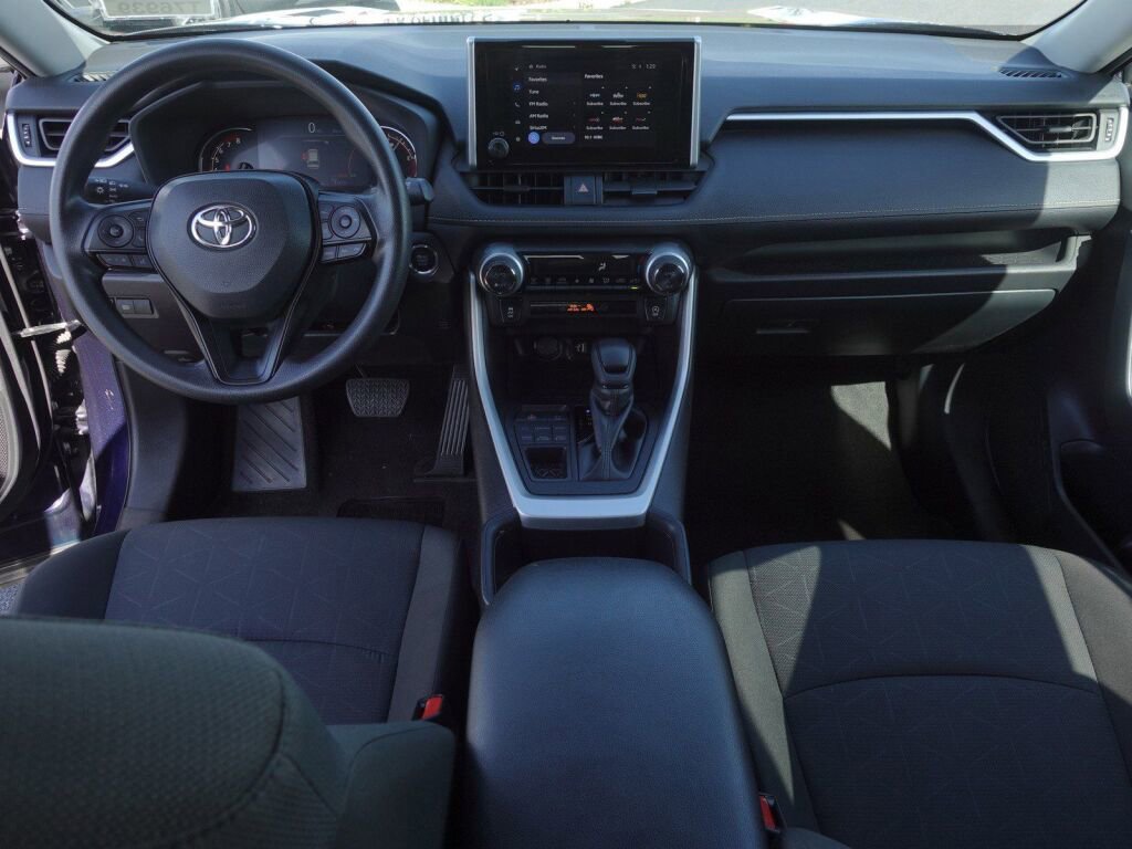 Used 2025 Toyota RAV4 XLE image 12