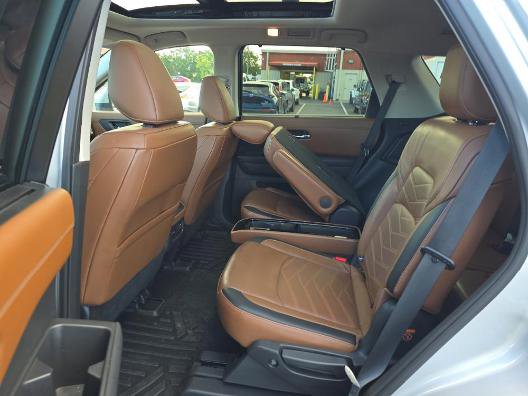 Used 2022 Nissan Pathfinder Platinum w/ Lighting Package (N93) FWD image 7