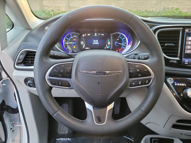 Used 2024 Chrysler Pacifica Limited FWD image 20