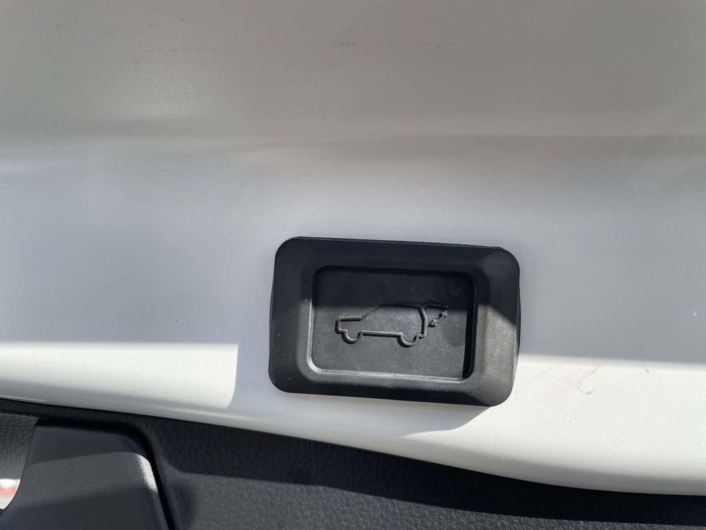 Used 2025 Toyota RAV4 XSE AWD/4WD image 48