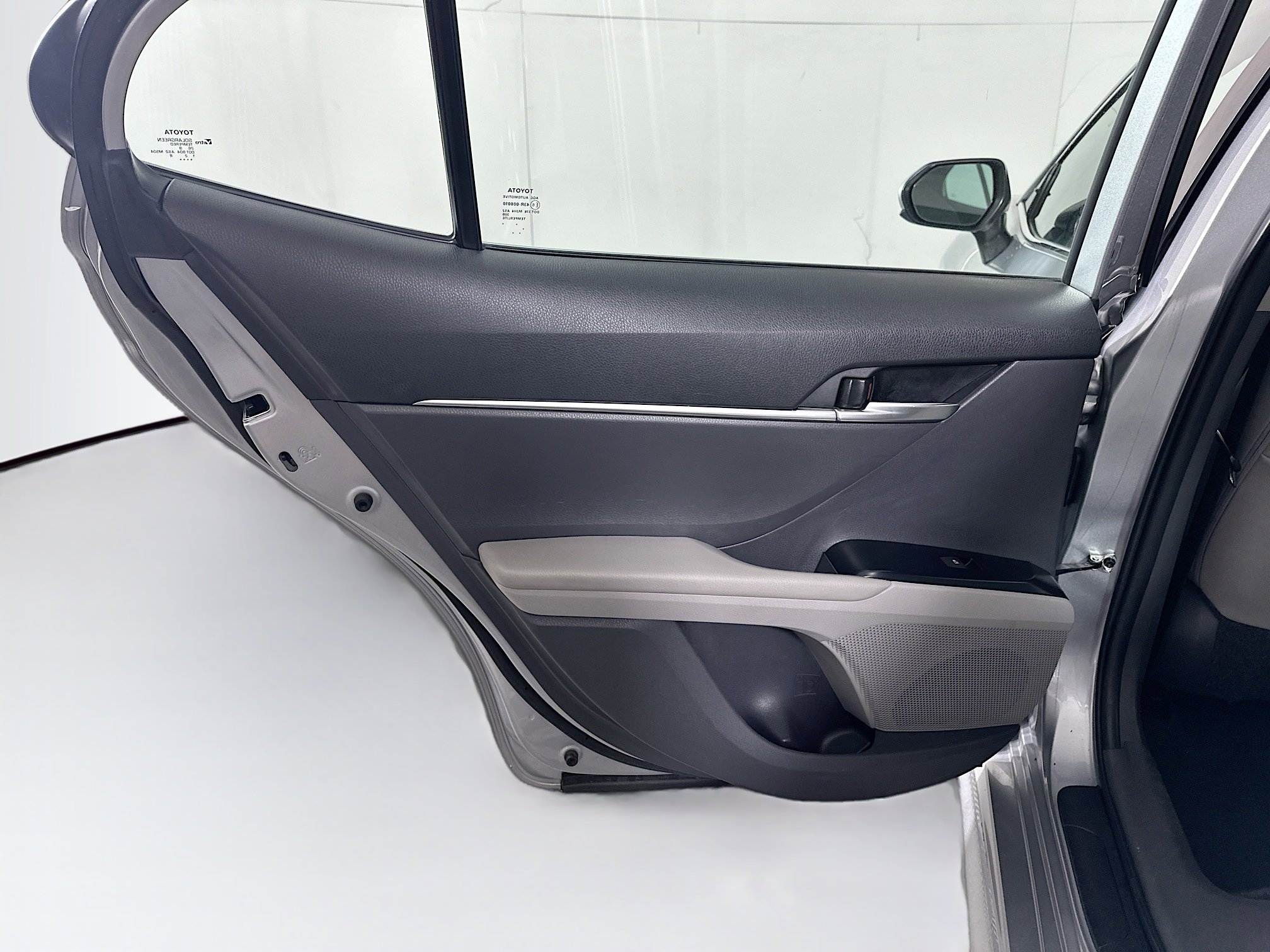 Used 2020 Toyota Camry SE FWD image 25