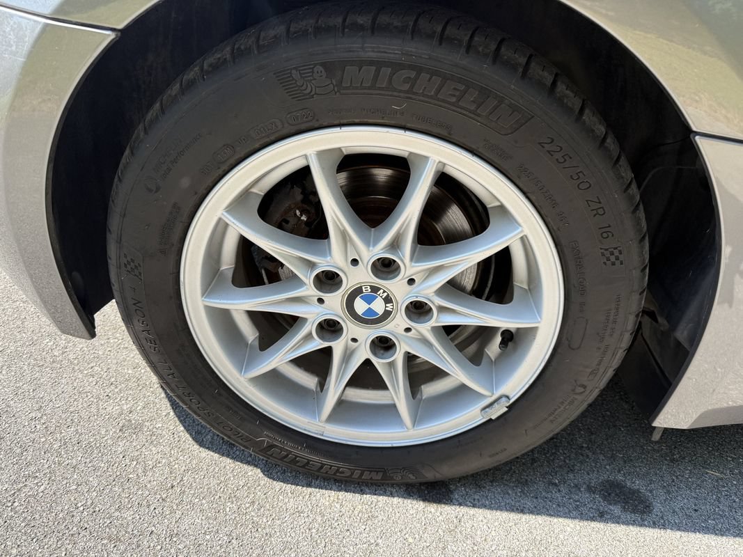 Used 2004 BMW Z4 2.5i RWD image 13