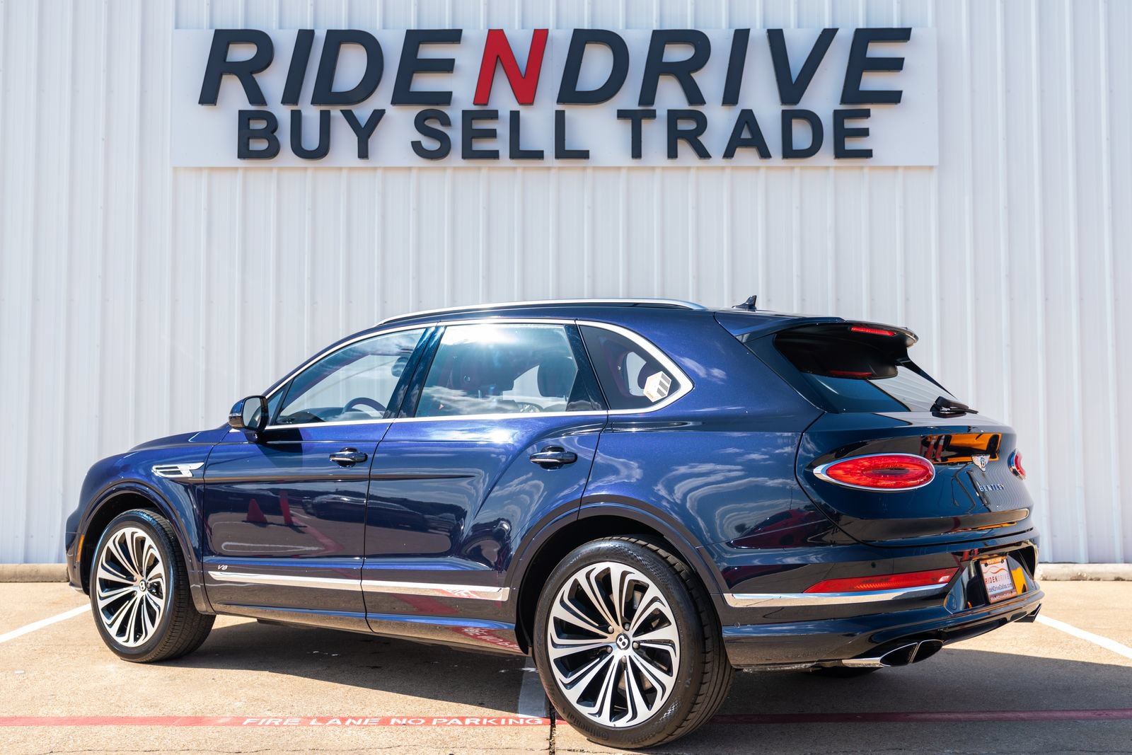 Used 2021 Bentley Bentayga AWD/4WD image 4