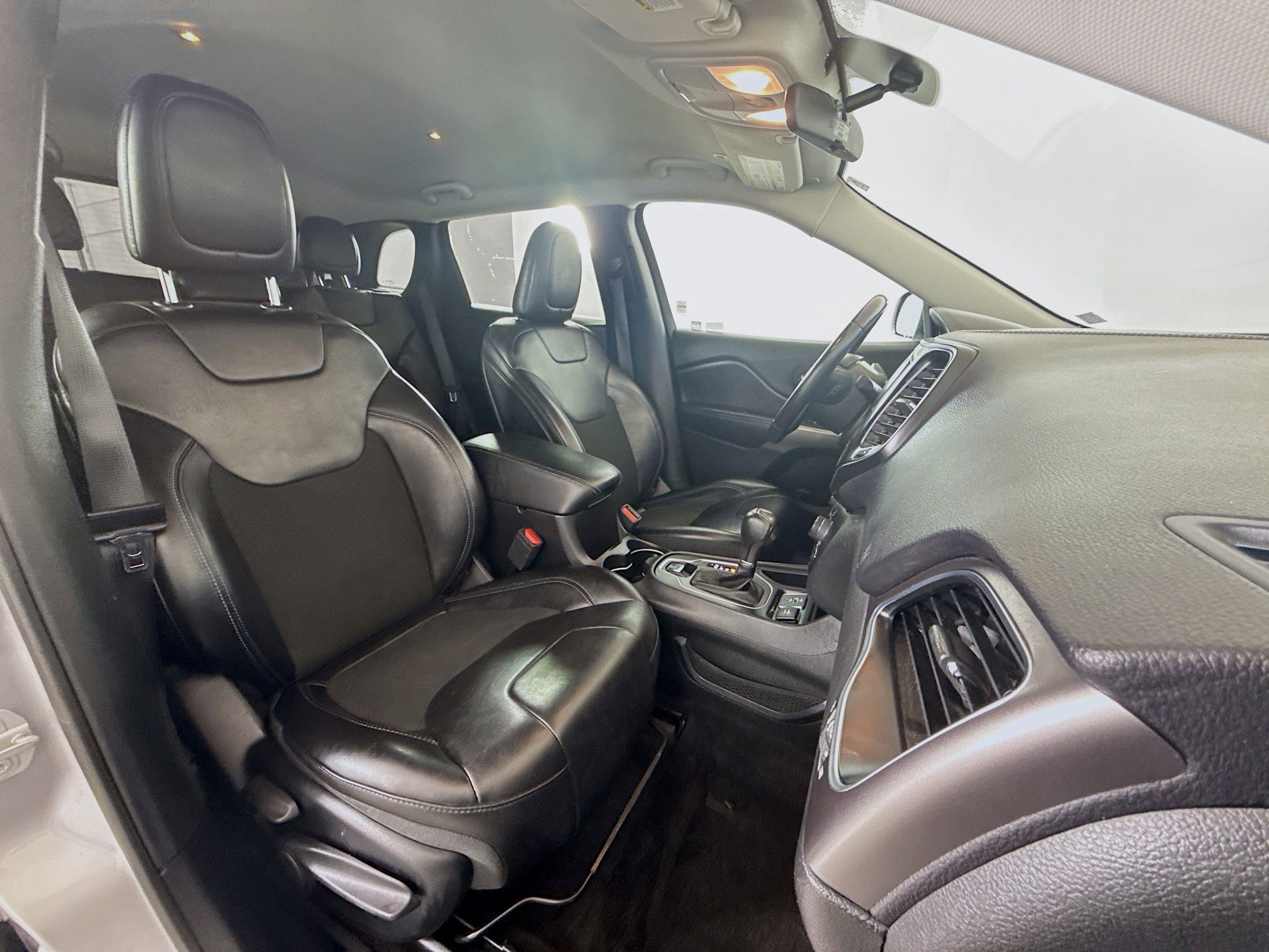 Used 2019 Jeep Cherokee Latitude Plus image 24