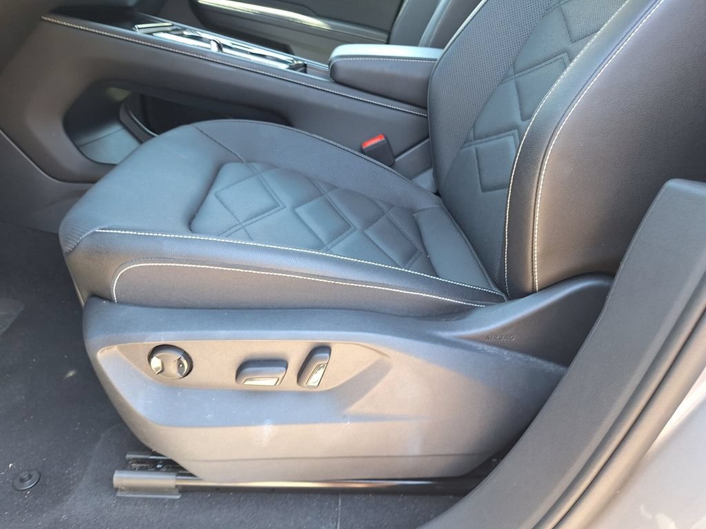 Used 2025 Volkswagen Atlas SE FWD image 30